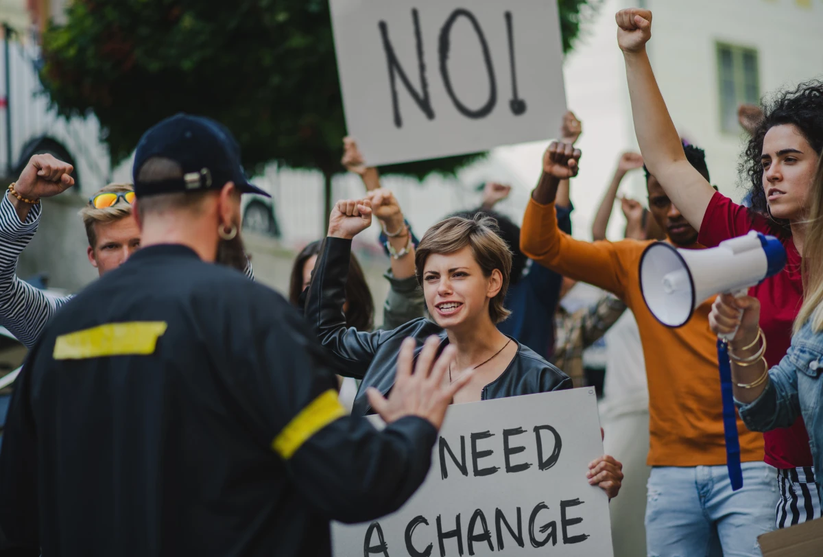 La liberté de réunion à l'ère numérique : les défis inédits des manifestations virtuelles