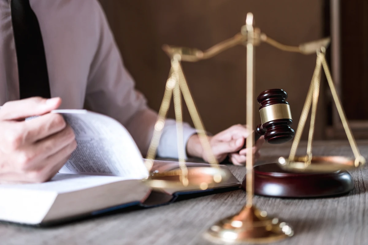 L'avance sur honoraires d'avocat contestée tardivement : enjeux et conséquences juridiques